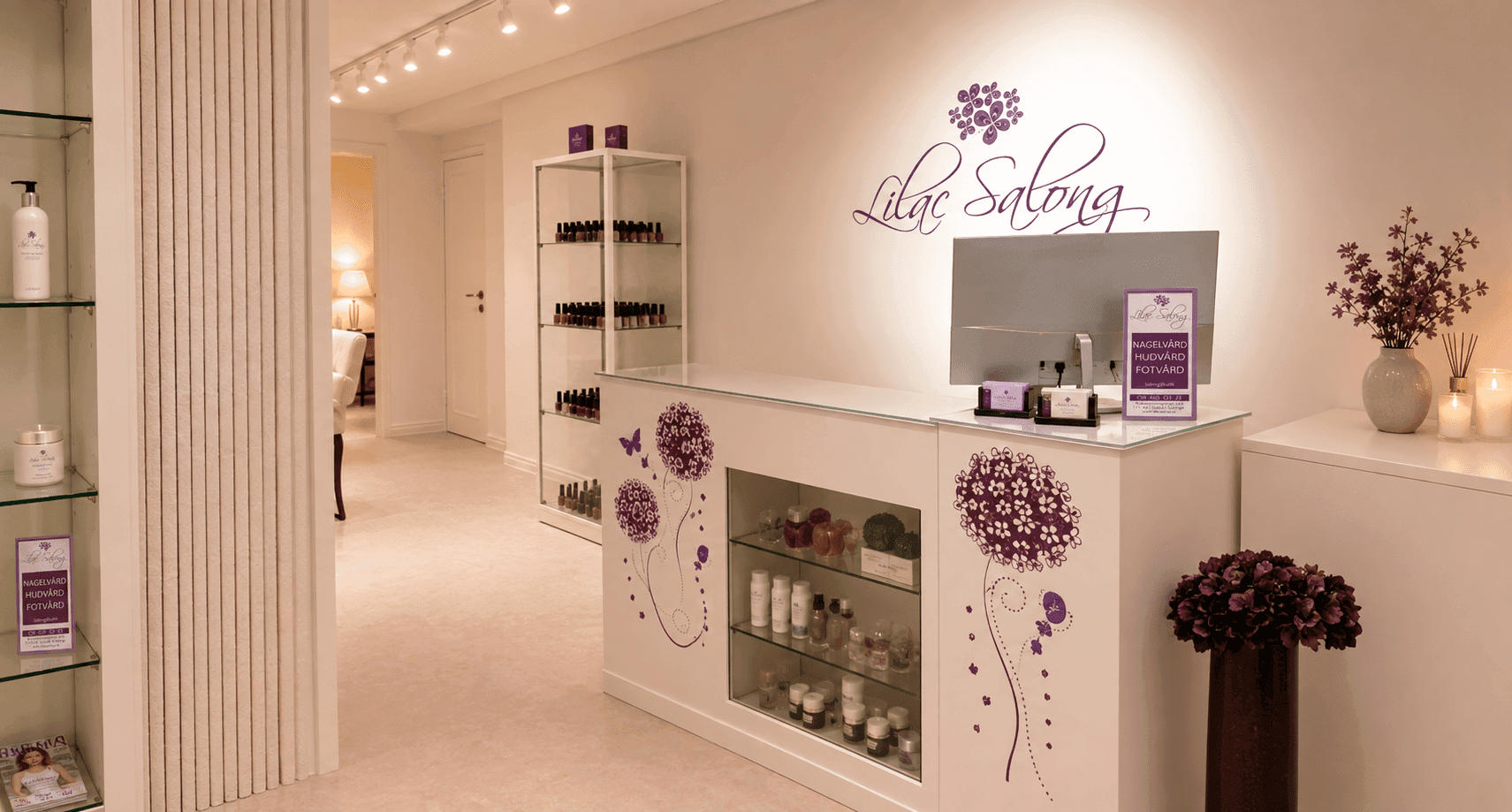 Lilac Salongs reception med varm belysning